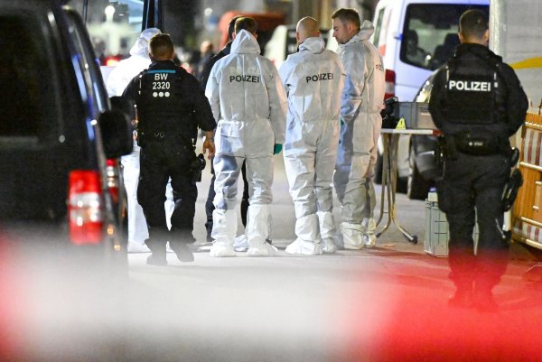 Ein junger Mann muss wegen Mordes mehrere Jahre in Haft. (Foto-Archiv) - © Marius Bulling/dpa