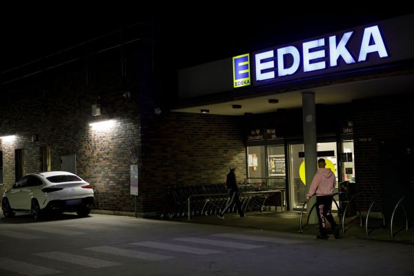Edeka ist größter Lebensmittelhändler in Deutschland. - © Julius-Christian Schreiner/dpa
