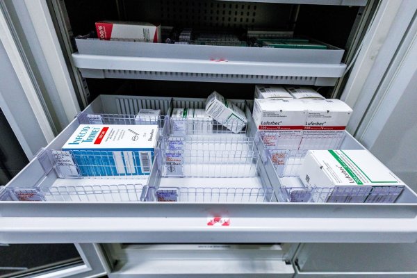 Die Pharmabranche in Deutschland wächst, doch es kommt immer wieder zu Arzneiengpässen (Archivbild) - © Carsten Koall/dpa