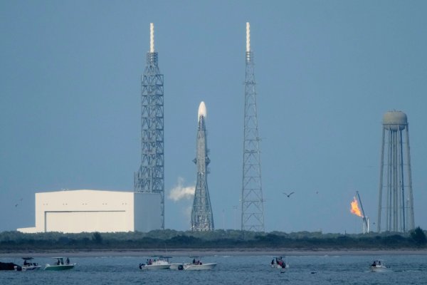 Der Start der Rakete wurde nun bereits zum zweiten Mal verschoben. (Archivbild) - © John Raoux/AP/dpa