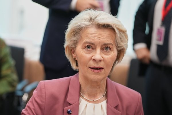 Ursula von der Leyen will einen besseren Zugriff auf Geheimdiensterkenntnisse. (Archivbild) - © Virginia Mayo/AP/dpa