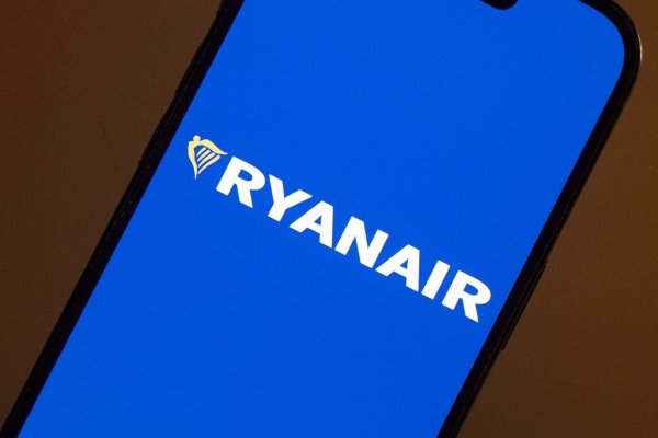 Ryanair will Bordkarten (fast) nur noch über die App ausgeben. (Symbolbild) - © Sebastian Kahnert/dpa
