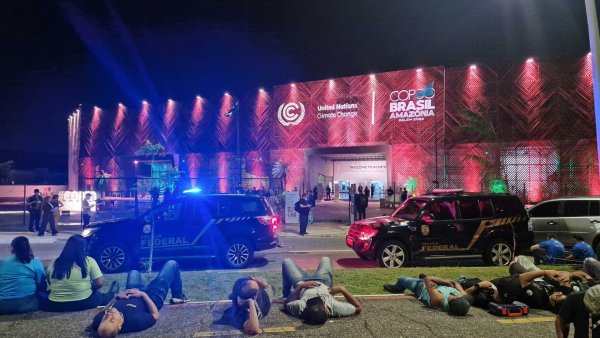 Auch die brasilianische Bundespolizei war im Einsatz. - © Larissa Schwedes/dpa