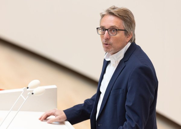 Die SPD will am für Mittwoch geplanten Hauptausschuss festhalten. (Archivbild) - © Hannes P Albert/dpa