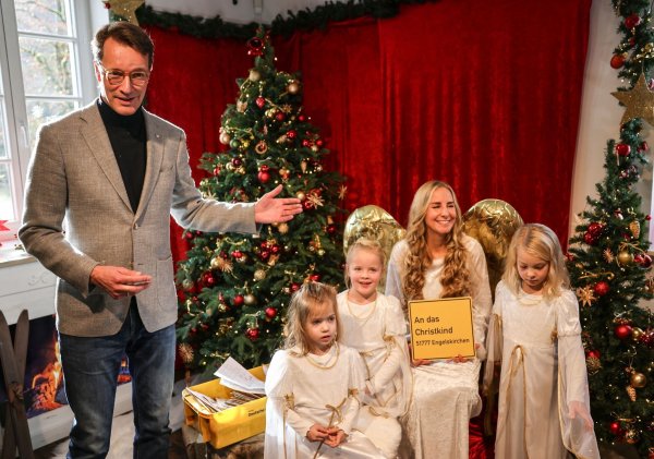 Ministerpräsident Wüst erinnert sich an die Weihnachtswünsche seiner Kindheit zurück. - © Oliver Berg/dpa