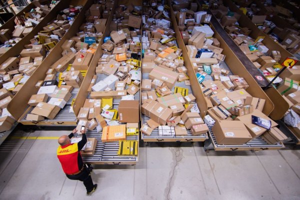 Pakete - © Foto: Rolf Vennenbernd/dpa