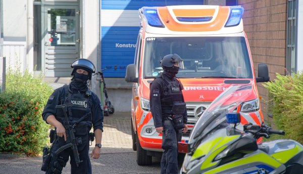 Für die Bevölkerung besteht laut Polizei nach Festnahme eines Verdächtigen keine Gefahr mehr - © Henning Kaiser/dpa