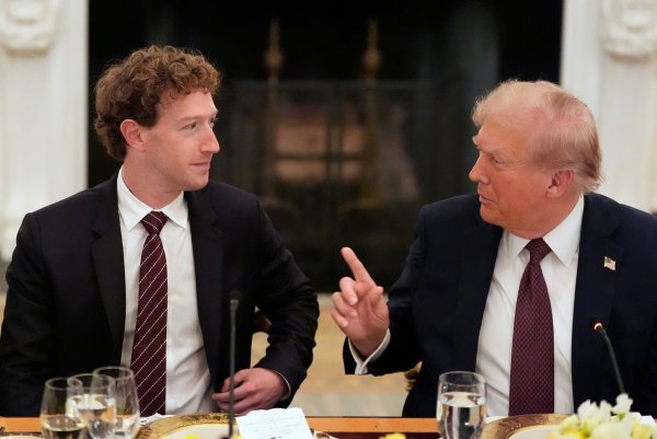 Dinner für Tech-Bosse: US-Präsident Donald Trump hat die Chefs der großen amerikanischen Tech-Konzerne zu einem Abendessen ins Weiße Haus geladen. - © Alex Brandon/AP/dpa