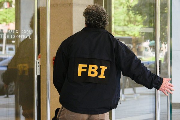 Das FBI und weitere Ermittler untersuchen zu möglicher illegaler Beschäftigung von Koreanern in den USA. (Symbolbild) - © Julia Demaree Nikhinson/AP/dpa