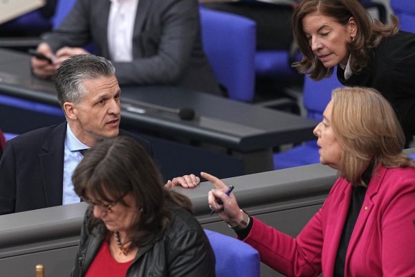 Wie schnell soll es gehen mit der Reform des Bürgergelds? Kanzleramtsminister Frei (CDU) meint, Arbeitsministerin Bas (SPD) sollte schon «in den nächsten Tagen» liefern. (Archivbild) - © Michael Kappeler/dpa