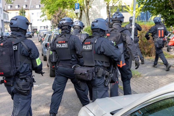 In Essen ist die Polizei zu einem größeren Einsatz gerufen worden. - © Justin Brosch/dpa