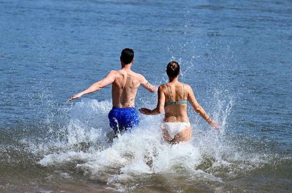Am Wochenende wird es nochmal sommerlich warm. (Archivfoto) - © Roberto Pfeil/dpa