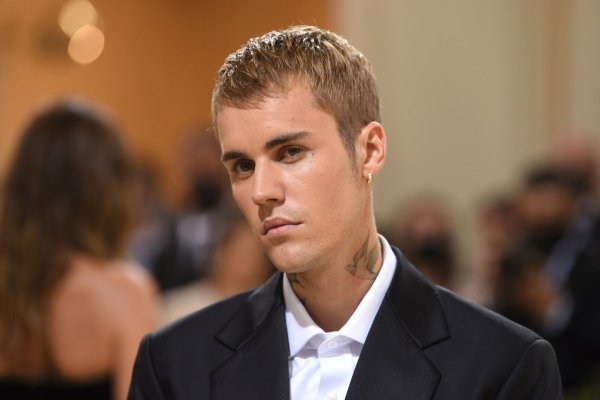 Popsänger Justin Bieber hat zur Überraschung seiner Fans ein neues Album herausgebracht. (Archivbild) - © Evan Agostini/AP/dpa