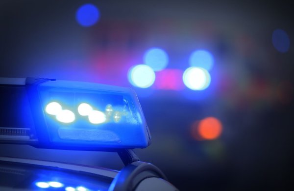 Nach dem Unfall musste die Polizei die Autobahn 1 über viele Stunden sperren. (Symbolbild) - © Karl-Josef Hildenbrand/dpa