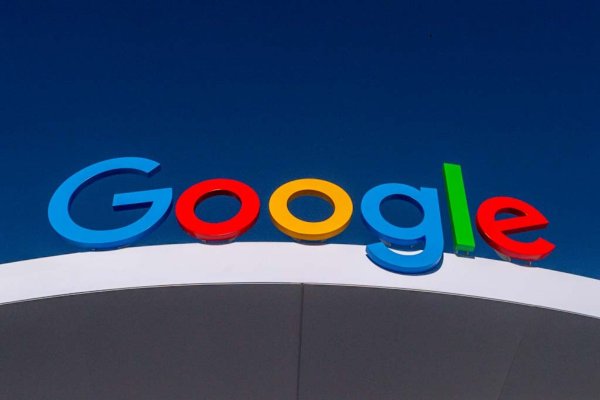 Die EU-Kommission hat Google wegen seines Werbegeschäfts im Visier und wirft dem Unternehmen einen Interessenkonflikt im eigenen Geschäftsmodell vor. (Archivbild) - © Andrej Sokolow/dpa