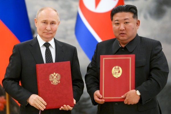 Die militärische Zusammenarbeit zwischen Moskau und Pjöngjang nützt beiden Machthabern bei ihren kriegerischen Ambitionen. (Archivbild) - © Kristina Kormilitsyna/Pool Sputnik Kremlin/AP/dpa