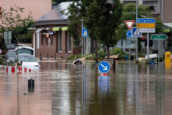 Mit dem Klimawandel nehmen laut Umweltministerium auch Hochwassergefahren zu. (Archivbild) - © Marius Becker/dpa