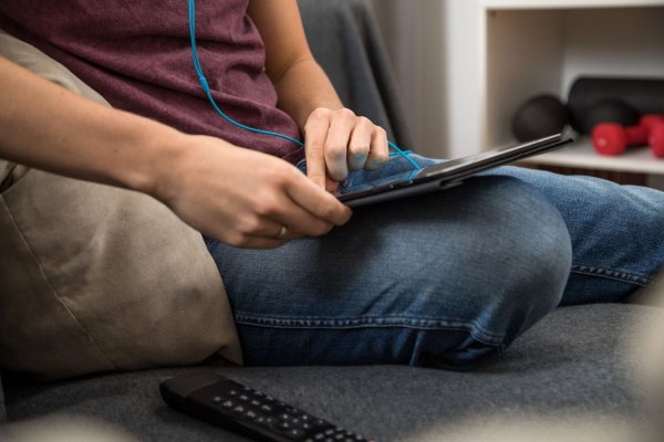 In Zukunft wird es mehr Angebote der Streaming-Dienste geben, für die nicht gezahlt werden muss. - © Christin Klose/dpa-tmn/dpa