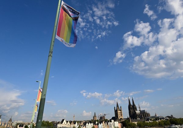 Der CSD Köln beginnt am Freitagabend mit einem Straßenfest. (Archivbild) - © Roberto Pfeil/dpa