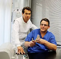 Dr. Afif Hamoda und Dr. Tobias Senn (rechts). - © Foto: Privat