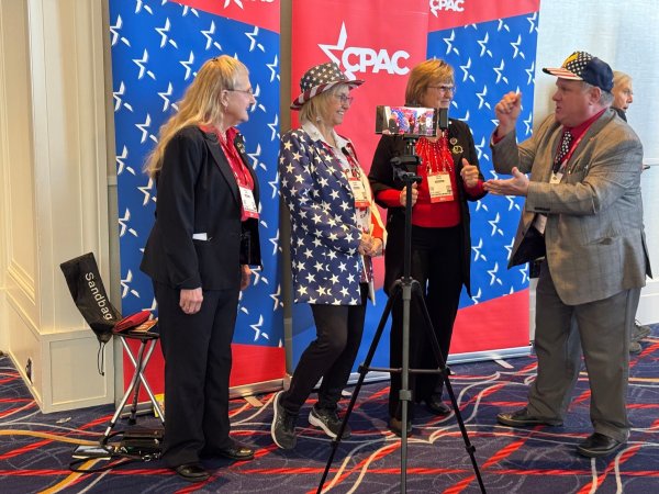 Die CPAC gilt als Klassentreffen der Trump-Fans. - © Luzia Geier/dpa