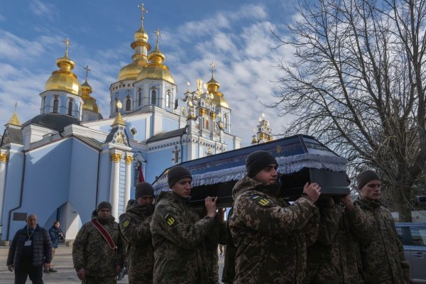 Soldatenbegräbnisse sind für die Ukraine bitterer Alltag geworden. (Archivbild) - © Efrem Lukatsky/AP/dpa