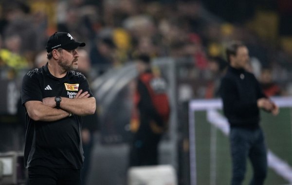 Bedient: Union-Coach Steffen Baumgart. - © Fabian Strauch/dpa