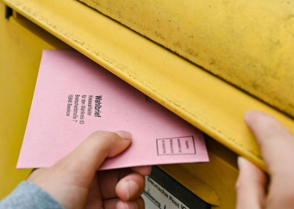 Für die verbleibenden Tage bis zur Wahl rechnen viele Städte mit Blick auf die Briefwahl mit einem hohen logistischen Aufwand. (Symbolbild) - © Patrick Pleul/dpa-Zentralbild/dpa