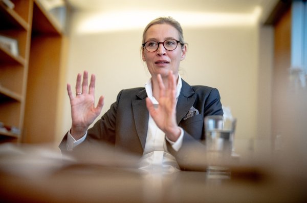 Alice Weidel bildet zusammen mit Tino Chrupalla die Doppelspitze der AfD. - © Michael Kappeler/dpa