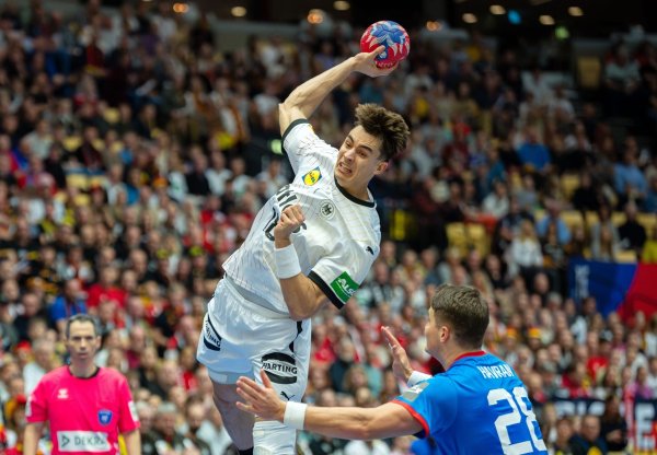 Nationalspieler Julian Köster wechselt 2026 zum THW Kiel. - © Soeren Stache/dpa