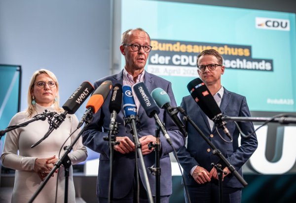 Personelle Klarheit - Union legt Liste der Kabinettsmitglieder vor. - © Michael Kappeler/dpa