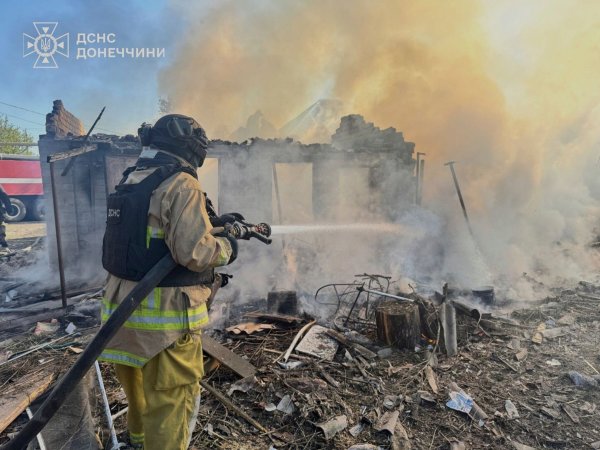 Täglich zerstören russische Angriffe Wohnhäuser und andere zivile Objekte in der Ukraine. - © Uncredited/Ukrainian Emergency Service/AP/dpa