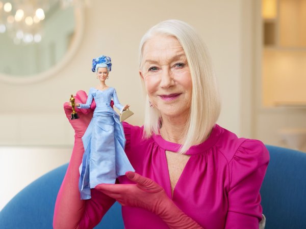 Auch der britischen Schauspielerin Helen Mirren wurde eine Barbie-Puppe gewidmet. - © Ryan Schude/Mattel Inc/PA Media/dpa