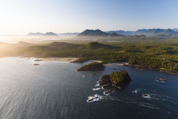 Das Postschiff steuert einsame Regionen im Westen Kanadas an, die auf anderem Wege nur schwer erreichbar wären. - © Yuri Choufour/Destination BC/dpa