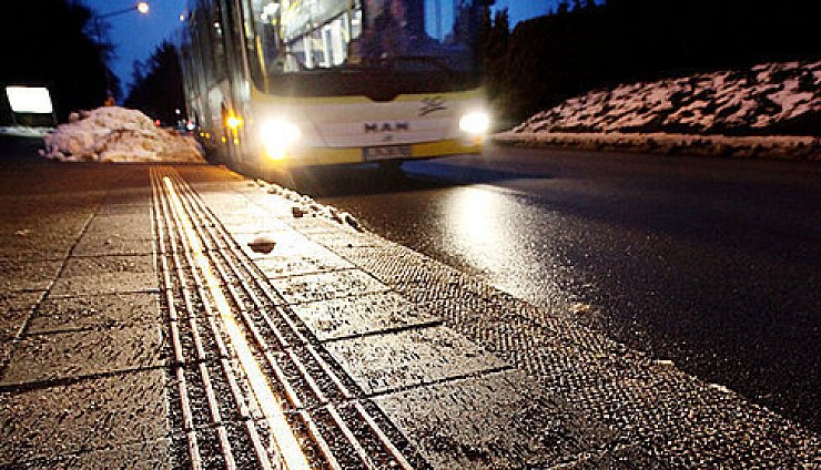 Leuchtende Leitlinie wird in Detmold getestet - © Detmold