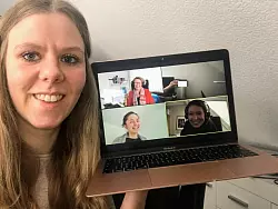 Sandra M&uuml;ller, Leiterin der Stabsstelle Digitalisierung, und das Moderatorenteam von "city2signs" leiten durch die Zukunftskonferenz. - &copy; Sandra M&uuml;ller