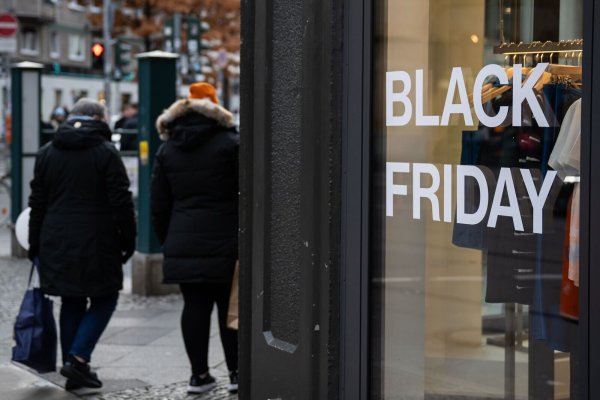 Der Black Friday gilt in den USA oft als Start in die Weihnachtseinkaufszeit (Symbolbild) - © Hannes P. Albert/dpa