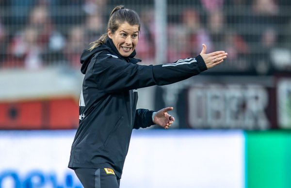 Marie-Louise Eta ist die Co-Trainerin bei Union Berlin. - © Andreas Gora/dpa