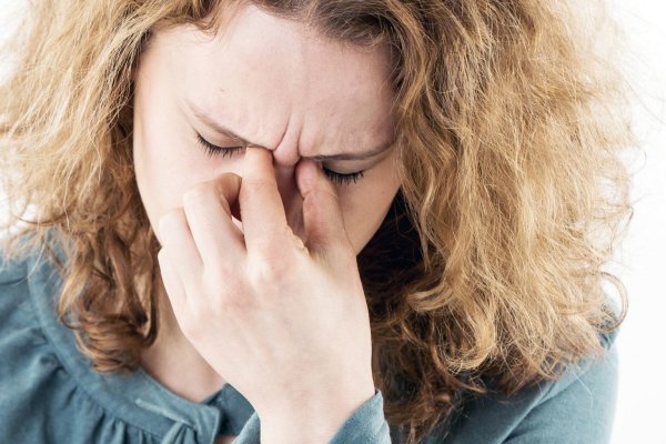 Schmerzen an den Augen - © Foto: Christin Klose/dpa-tmn