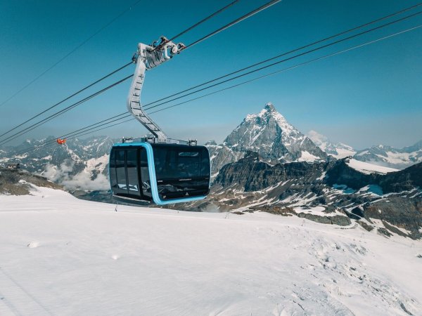 Diese Kabinenbahn schließt die letzte Lücke zwischen Zermatt in der Schweiz und Cervinia in Italien: die Matterhorn Glacier Ride II. - © Gabriel Perren/Zermatt Bergbahnen/dpa-tmn