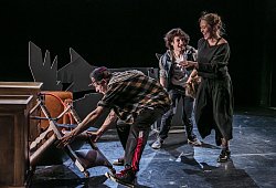 Tschick: Adrian Thomser (Tschick), Thomas Ehrlichmann (Maik) und Wenja Imlau (Isa). - Jochen Quast
