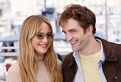 Jennifer Lawrence und Robert Pattinson - Joel C Ryan/Invision/AP/dpa