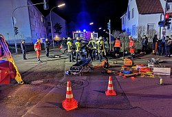 Zwei Menschen sind bei dem Unfall schwer verletzt worden. - Feuerwehr Herford