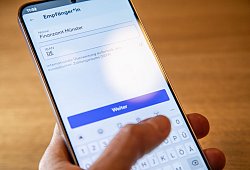 Eine Überweisung per Banking App - Christin Klose/dpa-tmn