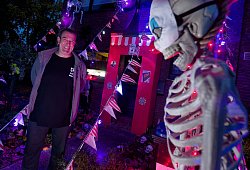 Besuch in Horror-Haus in Duisburg bei Halloween-Fan Sven Wagner - Henning Kaiser/dpa
