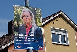 Wahlplakate der AfD - Marianne Schwarzer(