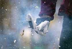 B&ouml;ller explodiert bei PK der Feuerwehr in der Hand einer Puppe - Soeren Stache/dpa/dpa-tmn