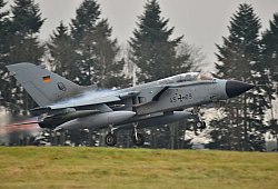 Tornado - picture alliance / Harald Tittel/dpa