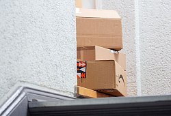 Pakete - Fernando Gutierrez-Juarez/dpa