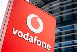 Firmenschild mit dem Logo von Vodafone steht vor Konzernzentrale - Thomas Banneyer/dpa/dpa-tmn